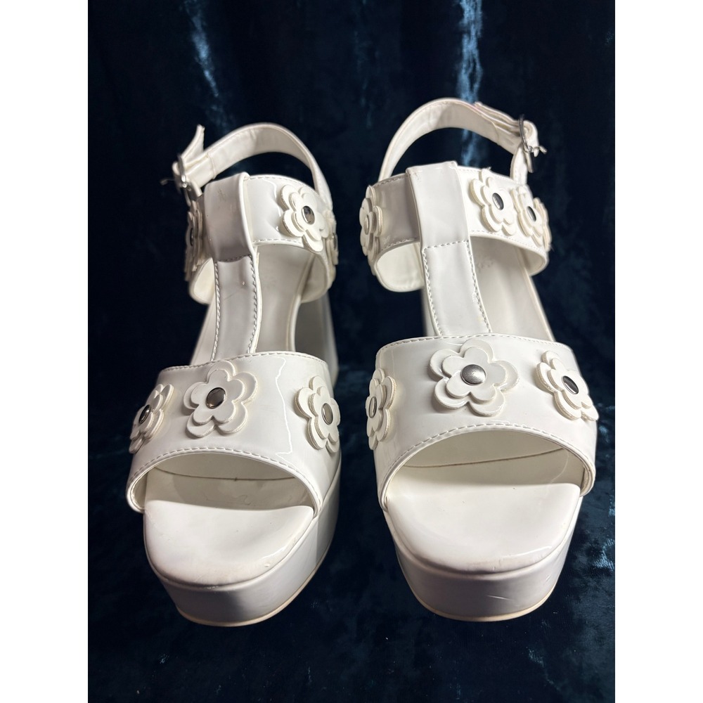 Delia's White Platform Wedge Sandals Women's Size 9 Flower‎ Buckle Ankle Strap